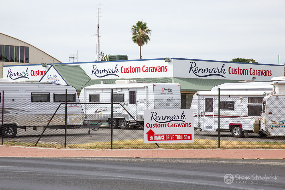 Renmark Custom Caravans Signage